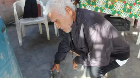 A los vecinos les indigna que encima de no brindárselo, les cobran el servicio A los vecinos les indigna que encima de no brindárselo, les cobran el servicio