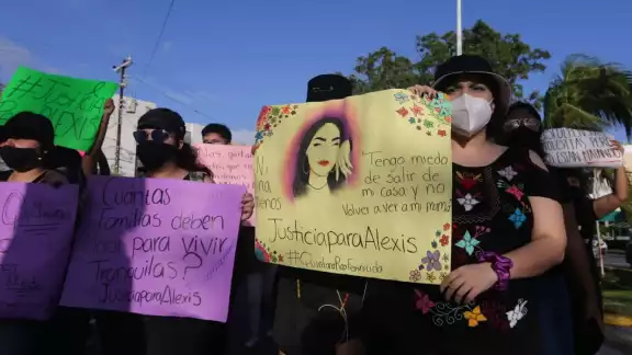 Colectivos feministas exigieron justicia por los feminicidios ocurridos en Quintana Roo Foto: Erick Marfil Colectivos feministas exigieron justicia por los feminicidios ocurridos en Quintana Roo Foto: Erick Marfil