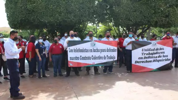 Telefonistas protestaron contra Telmex frente al Palacio Municipal de Ciudad del Carmen Telefonistas protestaron contra Telmex frente al Palacio Municipal de Ciudad del Carmen