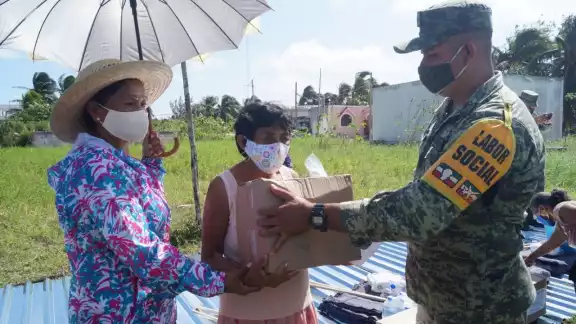 Personal militar llevó a cabo la distribución de insumos del Fondo Nacional de Desastres. Foto: Especial Personal militar llevó a cabo la distribución de insumos del Fondo Nacional de Desastres. Foto: Especial