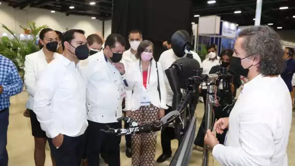 Durante su recorrido, Mauricio Vila estuvo acompañado de empresarios internacionales y nacionales Durante su recorrido, Mauricio Vila estuvo acompañado de empresarios internacionales y nacionales