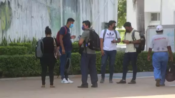 De este abultado número de población, el municipio de Carmen cuenta con 49 mil 237 personas sin nivel medio superior De este abultado número de población, el municipio de Carmen cuenta con 49 mil 237 personas sin nivel medio superior