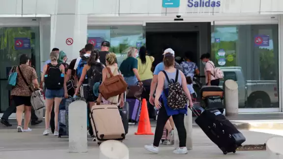 El aeropuerto de Cancún presentó un total de 208 vuelos cancelados por el paso del Huracán Grace en Quintana Roo El aeropuerto de Cancún presentó un total de 208 vuelos cancelados por el paso del Huracán Grace en Quintana Roo