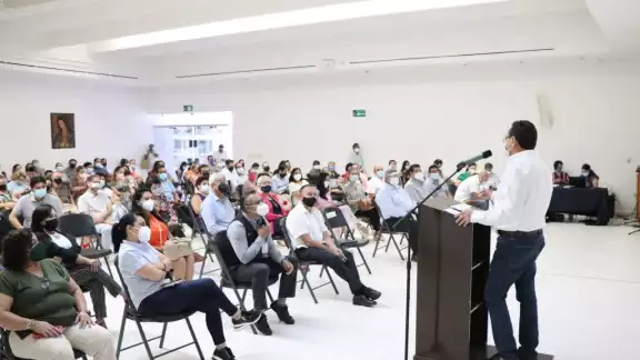 Al finalizar, los especialistas presentes respondieron las preguntas e inquietudes de los directivos y maestros