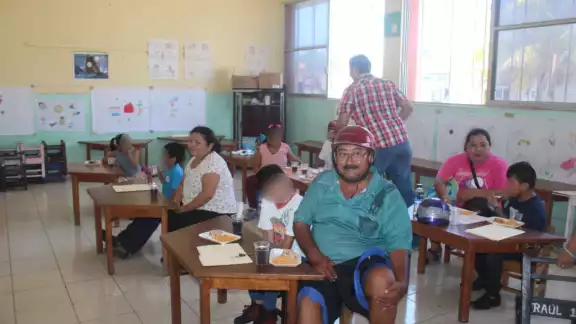 Mantener la línea de comunicación abierta entre padres e hijos es de vital importancia Mantener la línea de comunicación abierta entre padres e hijos es de vital importancia