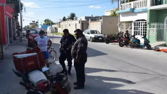 El motociclista resultó con heridas en el cuerpo El motociclista resultó con heridas en el cuerpo
