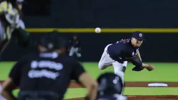Pese a los intentos de ponche, los bateadores de los Pericos de Puebla lograron conectar dos cuadrangulares. Foto: Martín Chi
