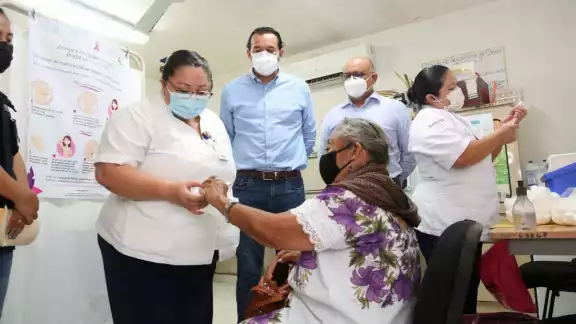 El también asesor estatal dijo que el retorno a clases requiere el 70 por ciento de los adultos mayores inmunizados El también asesor estatal dijo que el retorno a clases requiere el 70 por ciento de los adultos mayores inmunizados
