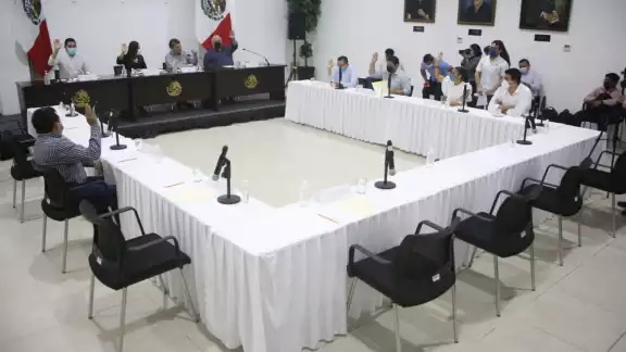 Tres diputados de Yucatán brillaron por su ausencia