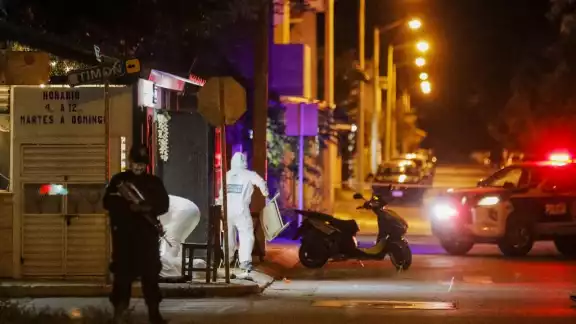 La dueña pereció al instante afuera de su negocio