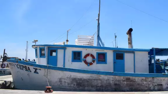 Un pescador bajó a la bodega y se envenenó, otros lo ayudaron y se quedaron afectados Un pescador bajó a la bodega y se envenenó, otros lo ayudaron y se quedaron afectados