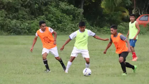 El profesor Juan Carlos Montiel, director técnico del equipo Yalmakan FC, finalizó con el proceso de las visorias en Chetumal El profesor Juan Carlos Montiel, director técnico del equipo Yalmakan FC, finalizó con el proceso de las visorias en Chetumal