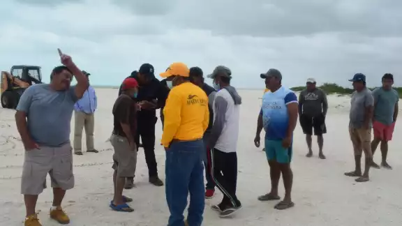 El incidente con los pescadores se registró a las 10:00 horas de ayer lunes, cuando la maquinaria pretendía realizar el trabajo