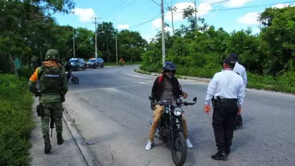Durante el operativo el binomio canino revisó las pertenecías del detenido