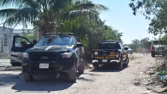 La policía aún mantiene vigilancia en el lugar del doble crimen