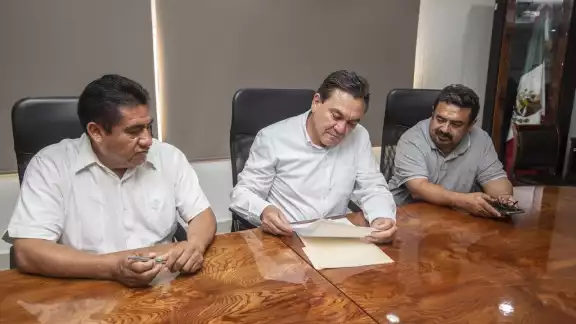Continúan las gestiones del gobierno de Estado y maestros para el aumento salarial en Yucatán Continúan las gestiones del gobierno de Estado y maestros para el aumento salarial en Yucatán