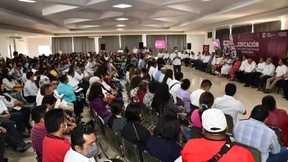 Exponen padres de familia y maestros necesidades en el sector educativo en Campeche