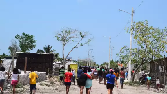 Habitantes de Flamboyanes dijeron estar a la defensiva ante la amenaza latente de ser desalojados Habitantes de Flamboyanes dijeron estar a la defensiva ante la amenaza latente de ser desalojados