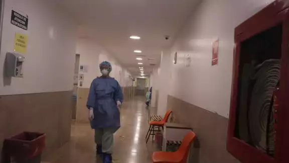 Las vacunas están a menos 70 grados centígrados, lo cual facilita mantenerlas a temperatura de congelamiento por varios días