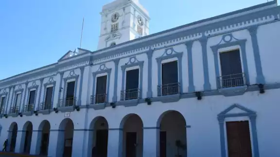La incorporación de exfuncionarios turquesas de la administración de José Isabel Cortés Góngora, hoy en la mira de la ley por presunto cohecho junto con sus regidores