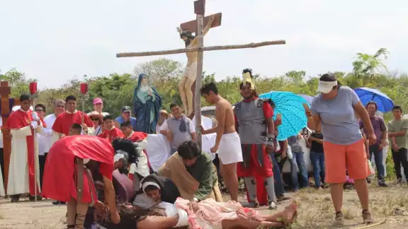 Viacrucis del Viernes Santo Viacrucis del Viernes Santo