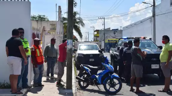 Afortunadamente, el motociclista tuvo lesiones leves, por lo que no fue necesario enviarlo a un hospital Afortunadamente, el motociclista tuvo lesiones leves, por lo que no fue necesario enviarlo a un hospital