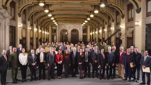 Mauricio Vila se reunió con los gobernadores de México y con Andrés Manuel López Obrador en Palacio Nacional