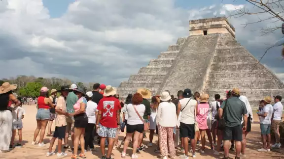 Se espera la visita de casi 15 mil personas en Chichén Itzá Se espera la visita de casi 15 mil personas en Chichén Itzá
