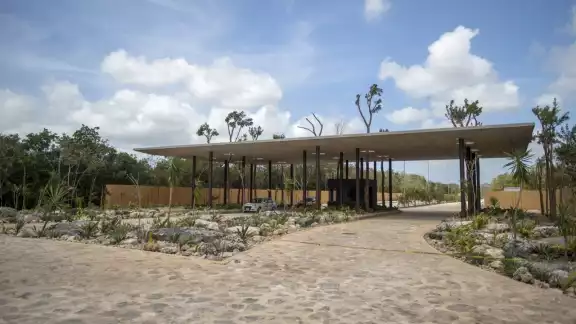Cancún en una de las plazas con más potencial en el sector inmobiliario, por lo que se tiene contemplada la construcción de al menos 30 mil unidades de vivienda social Cancún en una de las plazas con más potencial en el sector inmobiliario, por lo que se tiene contemplada la construcción de al menos 30 mil unidades de vivienda social