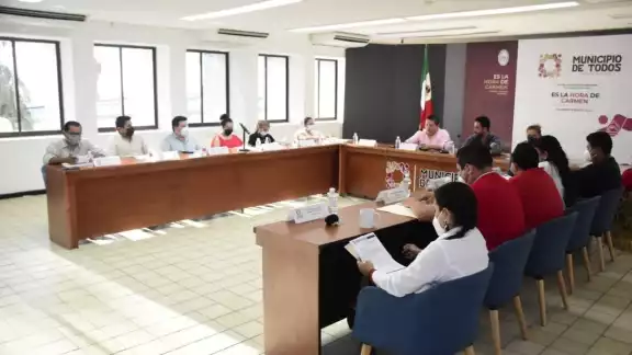 Color de hormiga se las vio el alcalde ayer en la reunión del Cabildo