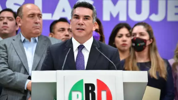 Alejandro Moreno podría darle la espalda a Beatriz Paredes ante Xóchitl Gálvez Alejandro Moreno podría darle la espalda a Beatriz Paredes ante Xóchitl Gálvez