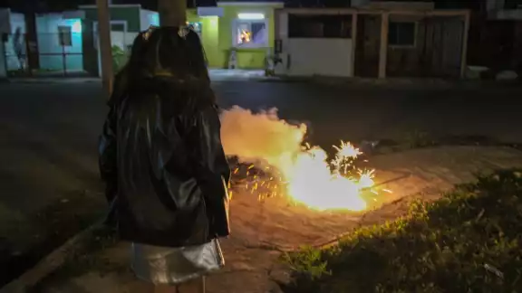 En Kanasín, vecinos de varios fraccionamientos están fastidiados y molestos por el exceso en el uso de pirotecnia En Kanasín, vecinos de varios fraccionamientos están fastidiados y molestos por el exceso en el uso de pirotecnia