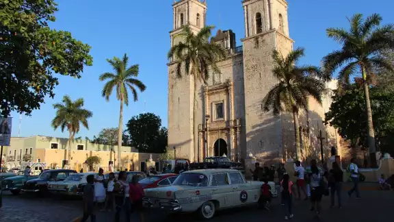 Debido a la contingencia sanitaria, el Rally Maya solo dará breves vueltas por el parque principal Debido a la contingencia sanitaria, el Rally Maya solo dará breves vueltas por el parque principal