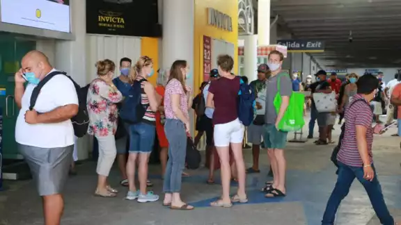 El primer viaje salió a las 6:30 am con alrededor de 100 personas, capacidad máxima del 60 por ciento El primer viaje salió a las 6:30 am con alrededor de 100 personas, capacidad máxima del 60 por ciento