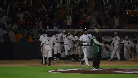 Los Tigres de Quintana Roo celebraron su victoria en el recién reinaugurado Estado 'Beto Ávila', su casa en Cancún Los Tigres de Quintana Roo celebraron su victoria en el recién reinaugurado Estado 'Beto Ávila', su casa en Cancún