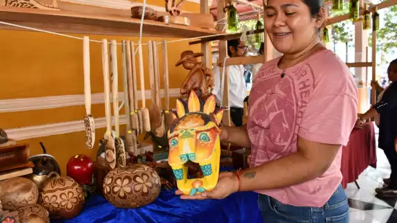 Las artesanas dicen que los turistas nacionales y extranjeros son los que más comprar sus productos Las artesanas dicen que los turistas nacionales y extranjeros son los que más comprar sus productos