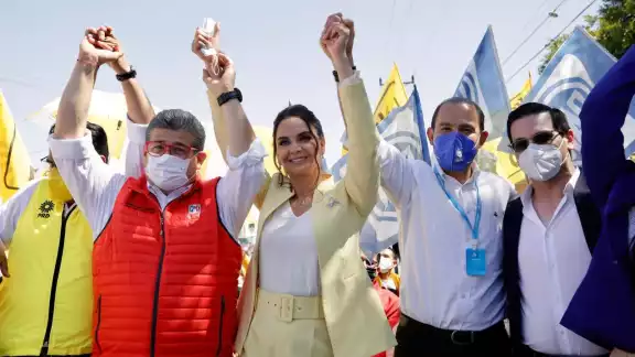 Lupita Jones se registra como candidata la gubernatura de Baja California Lupita Jones se registra como candidata la gubernatura de Baja California