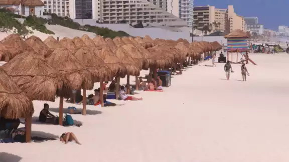 Ambiente matutino templado y muy caluroso por la tarde Ambiente matutino templado y muy caluroso por la tarde