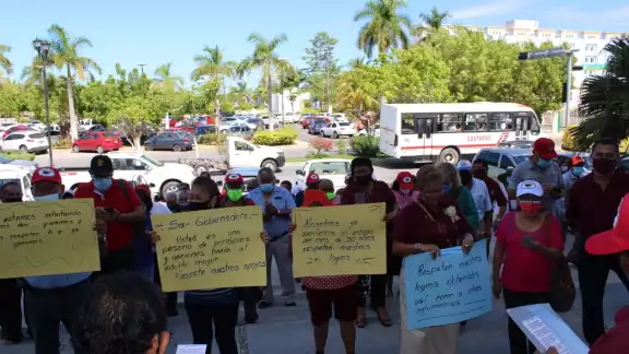 Los manifestantes exigen una audiencia con la gobernadora Layda Sansores Los manifestantes exigen una audiencia con la gobernadora Layda Sansores