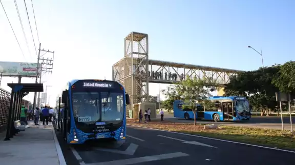 Las 20 unidades de transporte público iniciaron labores desde la mañana de este 27 de noviembre en Mérida Las 20 unidades de transporte público iniciaron labores desde la mañana de este 27 de noviembre en Mérida