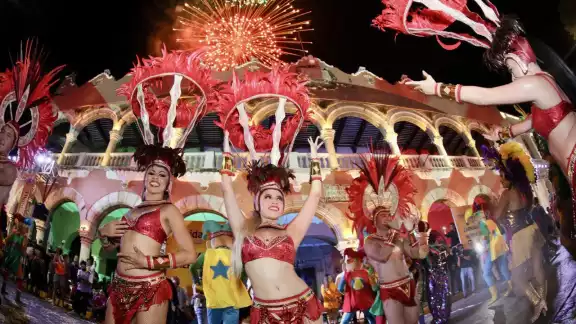 Yucatecos disfrutan del regreso del Carnaval de Mérida Yucatecos disfrutan del regreso del Carnaval de Mérida