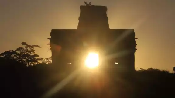 Este 21 de septiembre el Equinoccio de Otoño dio inicio a una nueva temporada del año en Dzibilchaltún, Yucatán Este 21 de septiembre el Equinoccio de Otoño dio inicio a una nueva temporada del año en Dzibilchaltún, Yucatán