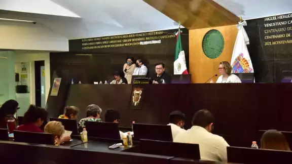 PRI y Morena han hecho del Congreso un espacio para enfrentarse unos con otros PRI y Morena han hecho del Congreso un espacio para enfrentarse unos con otros
