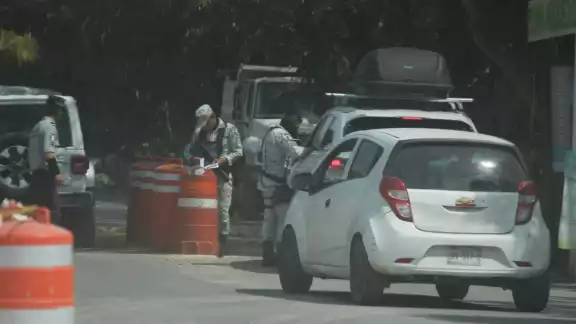 Por instrucción presidencial, los agentes supervisan las playas que aún no están privatizadas Por instrucción presidencial, los agentes supervisan las playas que aún no están privatizadas
