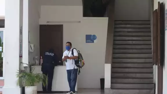 Burócratas de Chetumal sin fecha de regreso para sus labores