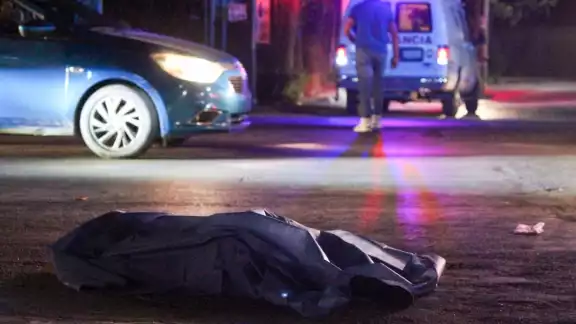 El cuerpo de la menor quedó tirado sobre la carretera El cuerpo de la menor quedó tirado sobre la carretera