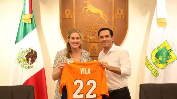 Mauricio Vila recibió nuevamente la visita de miembros de la NFL Mauricio Vila recibió nuevamente la visita de miembros de la NFL