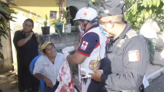 El hombre recibió un machetazo en el dedo y la mujer fue golpeada por la espalda El hombre recibió un machetazo en el dedo y la mujer fue golpeada por la espalda