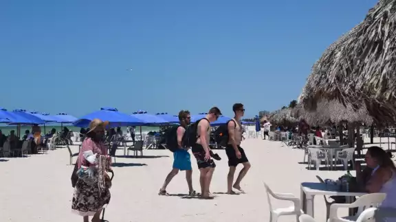 Prestadores de servicios de Progreso se dijeron sorprendidos por la llegada de ambos navíos