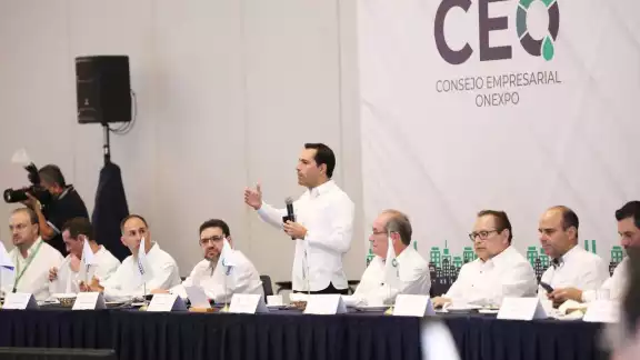 Mauricio Vila Dosal estuvo acompañado por el secretario de Fomento Económico y Trabajo Mauricio Vila Dosal estuvo acompañado por el secretario de Fomento Económico y Trabajo